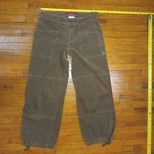 Zinc Khaki Capri Pants